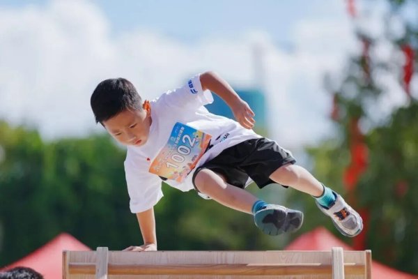 长春博时配资 少年“飞”起来！体彩助力2025年肇庆市青少年跑酷竞速赛